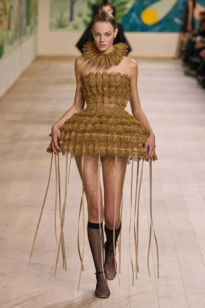 Look 32
